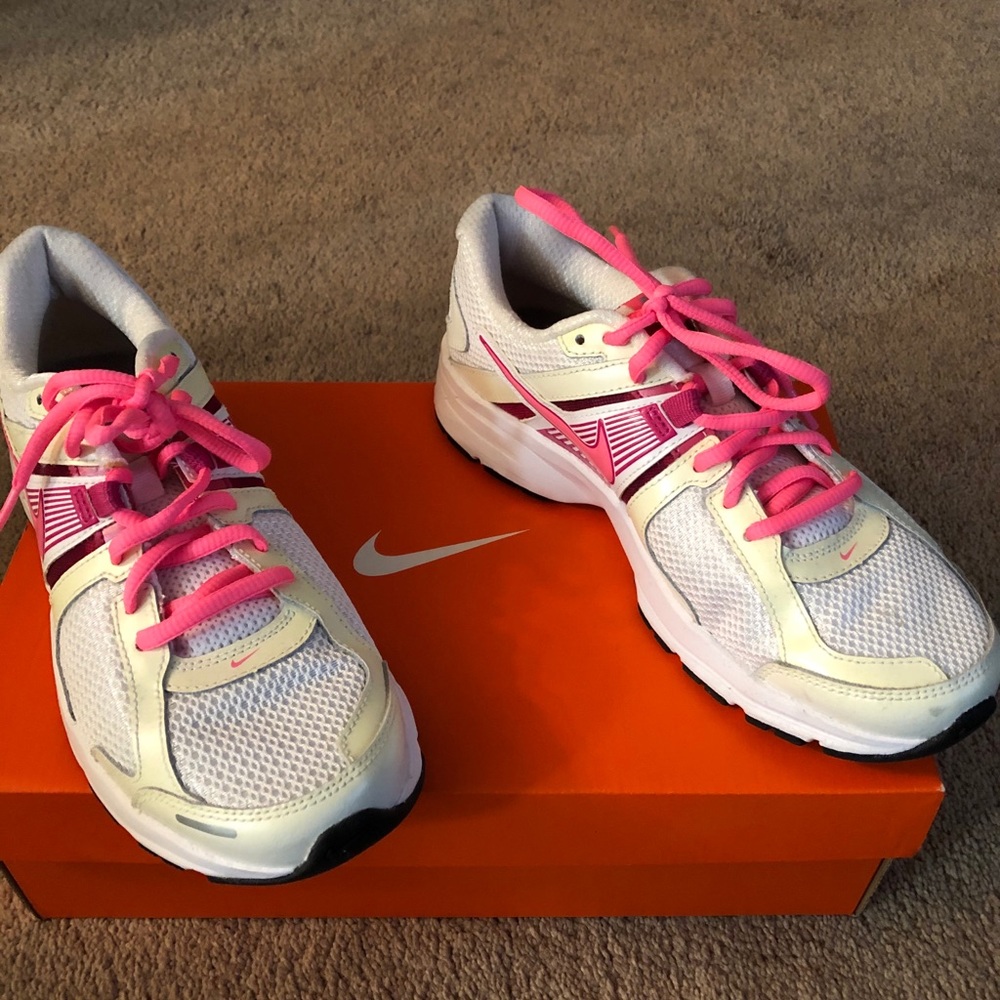 Ladies Nike Sneakers - Picture 5 of 5